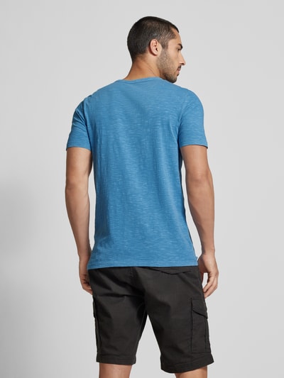 Jack & Jones T-shirt z dekoltem w serek model ‘SPLIT’ Oceaniczny 5