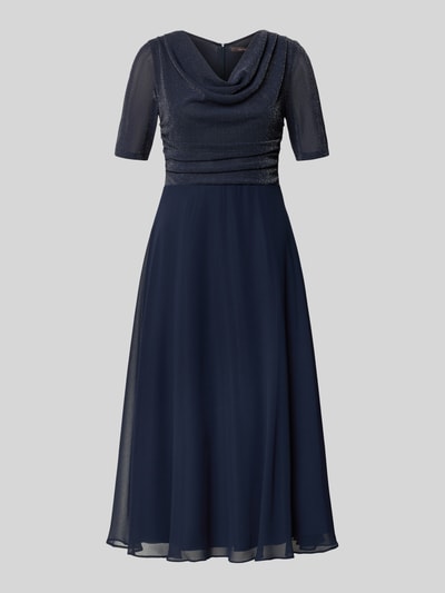 Produktfoto, granatowa sukienka koktajlowa 'Fit and Flare Cocktailkleid mit Wasserfallausschnitt' od Vera Mont, gładki materiał, subtelny połysk