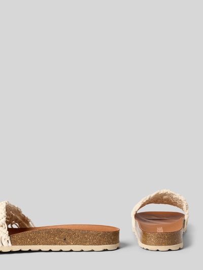 Produktfoto, Sandalette in Schlupfform Modell 'RAGA KNOTS' von Verbenas, helle Flechtoptik, profilierte Sohle, 3 cm Absatz, abgerundete Spitze.