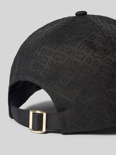 Produktfoto, Cap mit Logo-Stitching Modell 'Ari-M-E' von BOSS in Schwarz mit strukturierter Oberfläche, goldener Verschluss und Ton-in-Ton Muster