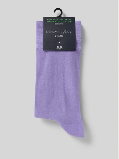 Produktfoto, Socken mit geripptem Abschluss im 2er-Pack von Christian Berg Men, lila Farbton, Baumwoll-Mix mit Stretch-Anteil, körpernaher Schnitt, gerippter Abschluss, Label-Print