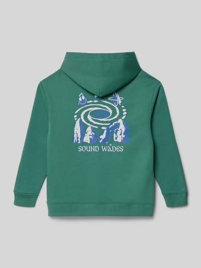 Jongen draagt Oversized Hoodie met Logo-Print Model 'Salt Water' van Quiksilver, katoenmix, oversized fit, logoprint, motiefprint, kangoeroezak, elastische boorden, geheelopname achteraan.