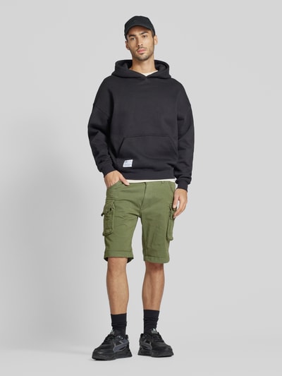 Alpha Industries Regular Fit Cargoshorts mit Label-Stitching Modell 'CREW SHORT' Gruen 1