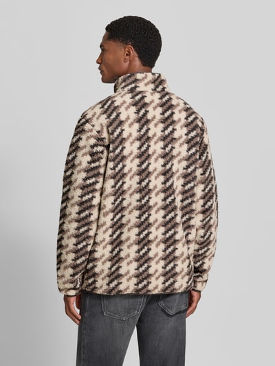 Columbia sweter o kroju regular fit z naszywką z logo Kamienny 5