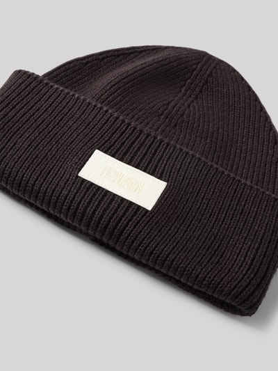 DRYKORN Beanie mit Label-Patch Dunkelbraun 2