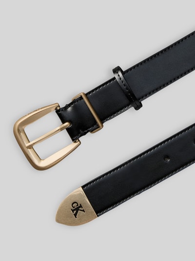Produktfoto, Gürtel aus echtem Leder Modell 'HW END TIP BUCKLE BELT 30' von CK Calvin Klein Damen Gürtel, schwarzes Leder, goldfarbene Gürtelschnalle, glatte Textur