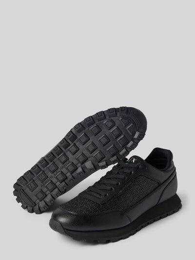 Produktfoto, Sneaker mit Logo-Muster und profilierter Sohle von Armani Exchange, Schwarz mit abgerundeter Spitze, Schnürung, Modell DROP MINI-TUMBLED, Absatzhöhe 3 cm, Schafthöhe 9 cm, Schaftweite 8 cm