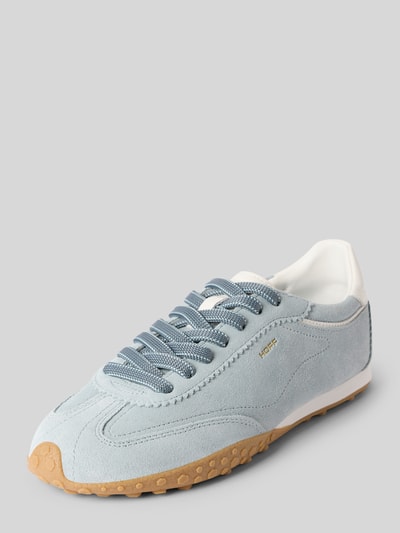 Produktfoto, Sneaker aus echtem Leder Modell 'BRIDGE' von HOFF in Hellblau mit weißer Ferse, strukturierte Sohle, Label-Print, abgerundete Form
