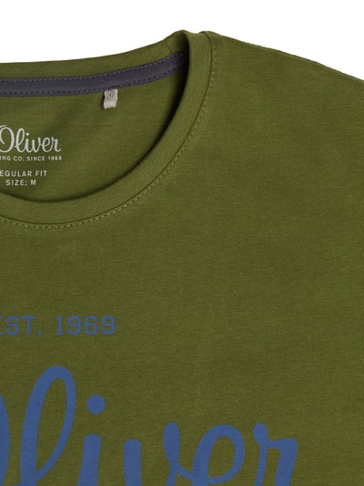 s.Oliver RED LABEL T-shirt z nadrukiem z logo  Oliwkowy 2