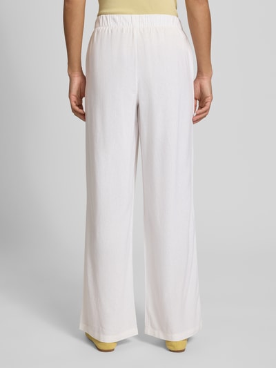 Frauenmodel trägt Wide Leg Leinenhose mit elastischem Bund Modell 'GOA' von Only, Optik: Unifarben, Passform: Wide Leg, Tunnelzug, Bundabschluss: Elastisch, seitliche Eingrifftaschen, Material: Viskose-Leinen-Mix, Ganzkörperansicht Rückansicht.
