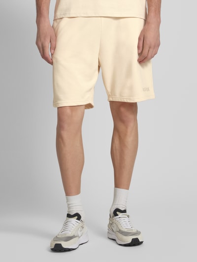 REVIEW Relaxed Fit Sweatshorts mit Label-Stitching Ecru 4