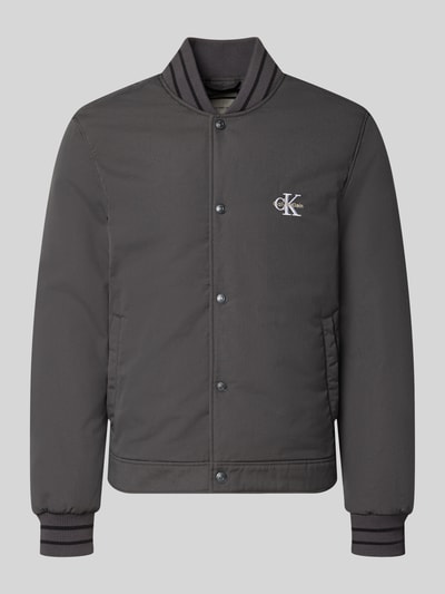 Produktfoto, Relaxed Fit Bomberjacke aus reiner Baumwolle von Calvin Klein Jeans in Dunkelgrau mit gesticktem Logo, glatte Oberfläche, Herren Bomberjacke / Blouson
