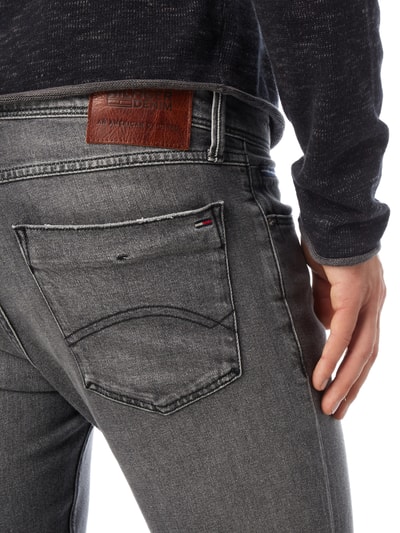 Tommy Jeans Coloured Tapered Fit Jeans (anthrazit) online kaufen 