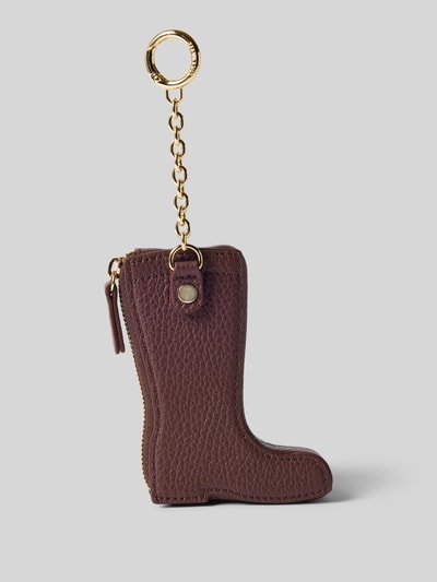 Produktfoto, Anhänger im Stiefel-Design Modell 'COUNTRYSIDE' von Coccinelle, braune Strukturmuster-Oberfläche, Label-Print, Federring-Verschluss metallic, Gliederketten-Optik