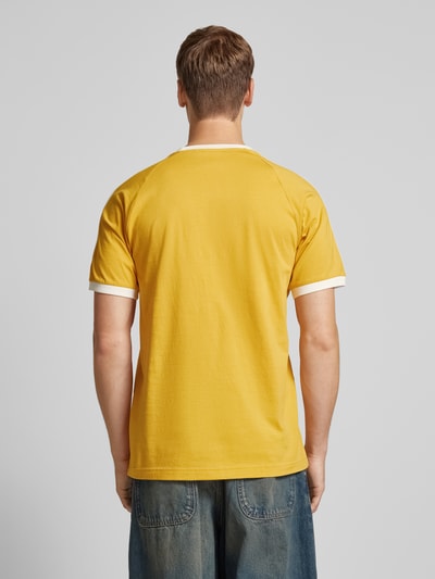 adidas Originals T-shirt met geribde ronde hals Geel - 5