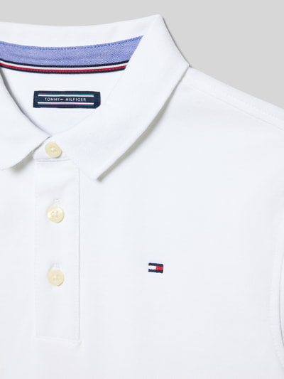 Produktfoto, Poloshirt mit Logo-Stickerei von Tommy Hilfiger, biała mieszanka bawełny i elastanu, prosty krój, pika, kołnierzyk polo, małe wyhaftowane logo