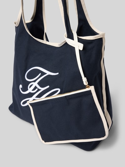 Produktfoto, Strandtasche aus Baumwoll-Leinen-Mix von Tommy Hilfiger in Dunkelblau mit Kontrastdetails, Logo-Stitching, Hauptfach, Etui.