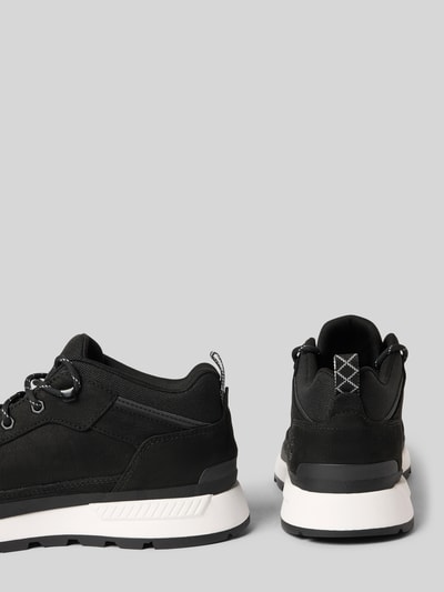 Produktfoto, Sneaker aus Leder-Mix von Timberland in Schwarz mit abgerundeter Form, Schnürverschluss, strukturierter Sohle und Label-Detail.