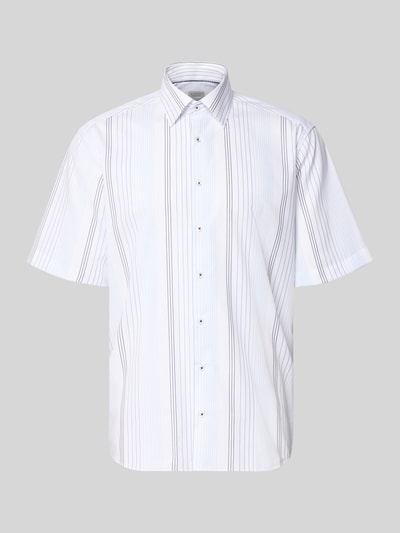 Produktfoto, Comfort Fit Business-Hemd aus Baumwolle mit Kentkragen von ETERNA, weiß mit feinen blauen Streifen, 1/2-Arm, glatte Textur.