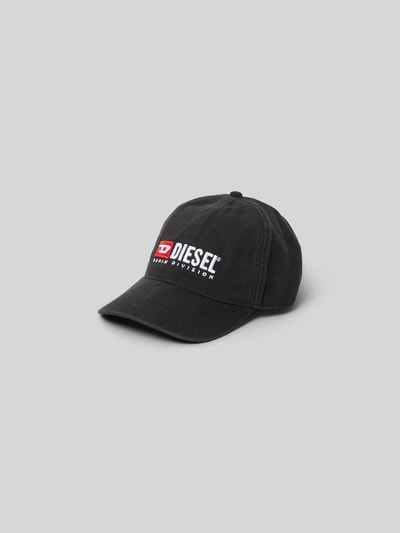Produktfoto, schwarze Basecap mit Label-Stitching von Diesel aus reiner Baumwolle, verstärkter Schirm, verstellbarer Verschluss.