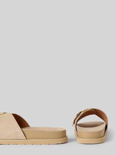 Produktfoto, Slides aus Leder mit Label-Prägung Modell 'Mardale' von Gant in Beige, strukturierte Sohle, abgerundete Form, goldene Dornschließe