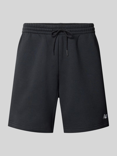 Produktfoto, Relaxed Fit Shorts mit Logo-Stitching von New Balance aus mieszanka bawełny, czarne, elastyczny pas z tunelem, szerokość w rozmiarze M: 42 cm, długość wewnętrzna nogawki: 18 cm