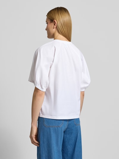 Modelka kobieca nosi T-Shirt z okrągłym dekoltem Modell 'CELLULA' od MM by Max Mara, bawełna, krój relaxed fit, długość tyłu S: 59 cm, widok całej sylwetki z tyłu