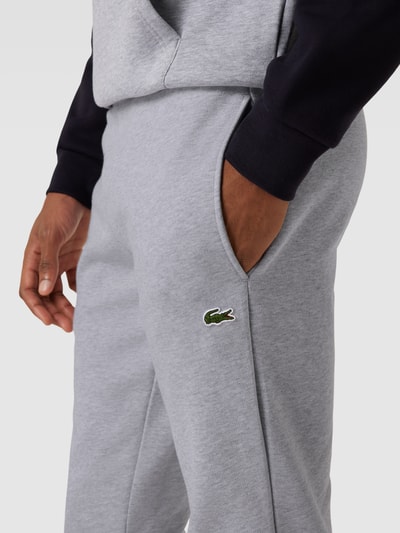 Lacoste Spodnie dresowe z wyhaftowanym logo Jasnoszary 3