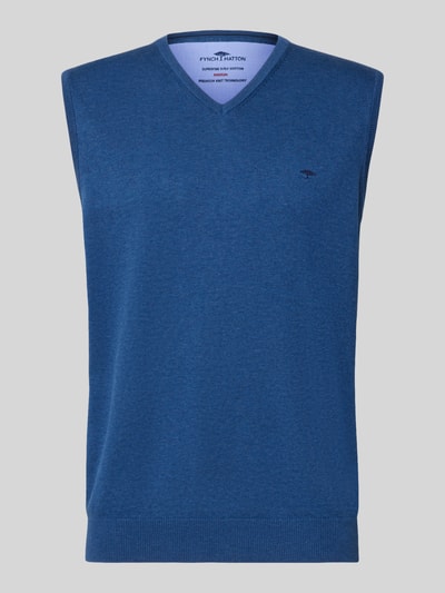 Produktfoto, Regular Fit Pullunder aus reiner Baumwolle mit Logo-Stickerei von Fynch-Hatton, blau, feine Struktur, V-Ausschnitt, ärmellos, gerippte Bündchen, Rückenlänge 72 cm bei Größe M
