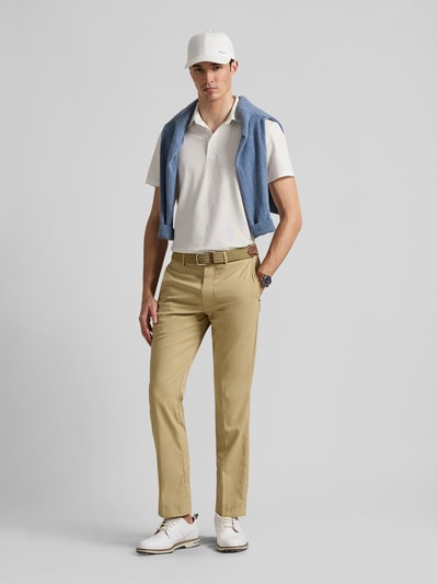 Männermodel trägt Regular Fit Poloshirt aus Baumwoll-Mix Modell 'TOUR PIQUE' von Polo Ralph Lauren, Optik: Unifarben, Logo-Detail, Ganzkörperansicht von vorne.