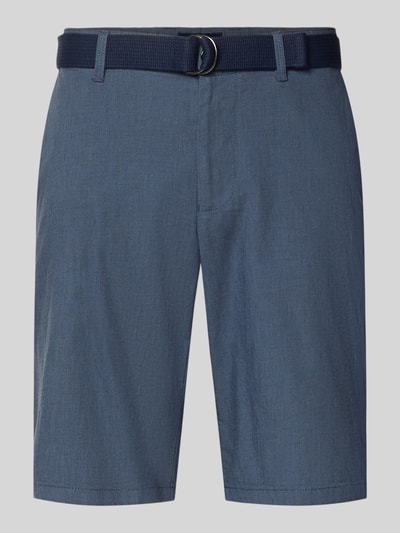 Produktfoto, Bermudas mit Gürtel und Gesäßleistentaschen von Christian Berg Men in Blau aus Baumwoll-Mix mit Stretch-Anteil, Straight Fit, Knopf- und Reißverschluss, französische Eingrifftaschen, Bundweite 45 cm, Innenbeinlänge 28 cm, texturierte Oberfläche