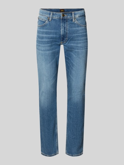 Produktfoto, hellblaue Slim Fit Jeans aus Baumwoll-Mix Modell 'Luke' von Lee, sichtbarer Farbverlauf, glatte Denim-Textur, Herren Slim Fit Jeans von Lee