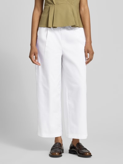 Frauenmodel trägt Regular Fit Culotte aus reiner Baumwolle von s.Oliver RED LABEL in Optik: Unifarben, Twill-Materialverarbeitung, Ganzkörperansicht von vorne.