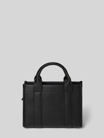 Produktfoto, Handtasche in Leder-Optik Modell 'Meloy' von Seidenfelt, Schwarz, rechteckige Form, strukturierte Oberfläche, Hauptfach mit Reißverschluss, Tragehenkel, abnehmbarer Schulterriemen, Reißverschlusstasche innen, Maße 25x20x9 cm, Schulterriemen 108 cm.