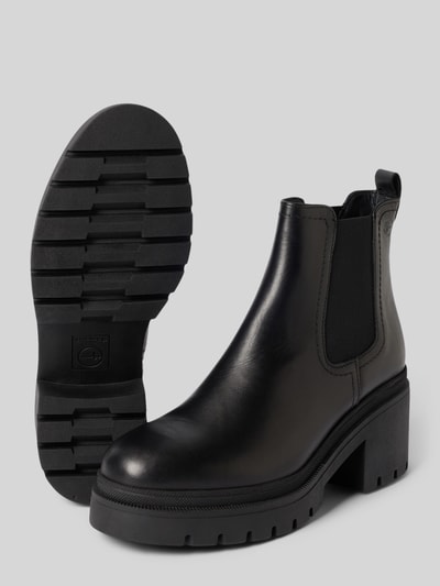 Produktfoto, czarne kozaki z naturalnej skóry Boots aus echtem Leder von Tamaris, lekko błyszcząca gładka faktura, damskie kozaki