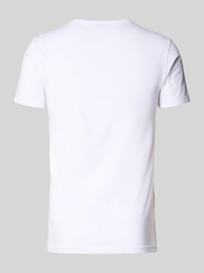 Produktfoto, weißes Herren T-Shirt mit geripptem V-Ausschnitt und Label-Detail, eng anliegender Schnitt, Baumwoll-Elasthan-Mix, T-Shirt mit V-Ausschnitt im 2er-Pack Modell 'Modern' von BOSS.