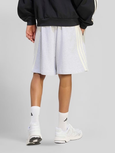 adidas Sportswear Relaxed Fit Sweatshirts aus reiner Baumwolle Hellgrau 5