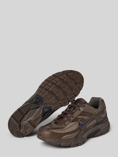 Produktfoto, Sneaker mit Logo-Detail Modell 'Initiator' von Nike in Braun mit abgerundeter Passform, Schnürverschluss, markante Struktur, Absatzhöhe 6 cm, Schafthöhe 6 cm, Schaftweite 6 cm, Herren Sneaker
