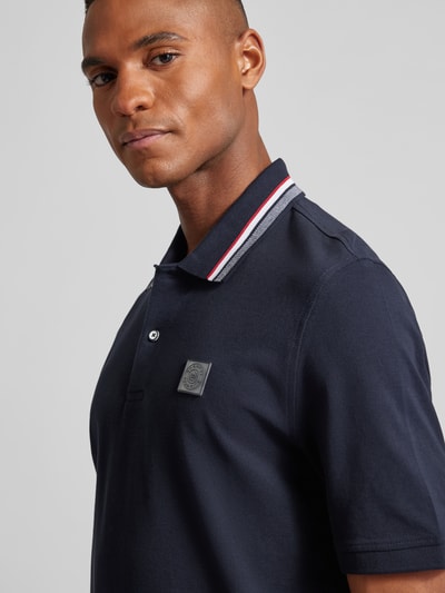 bugatti Regular Fit Poloshirt mit Label-Badge Marine 3