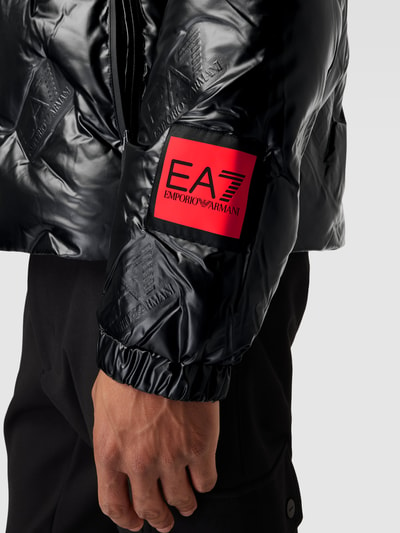 EA7 Emporio Armani Jacke mit Label-Patch Modell 'PNEIZ' Black 3