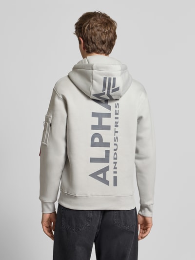 Alpha Industries Regular Fit Hoodie mit Logo-Patch Hellgrau 5