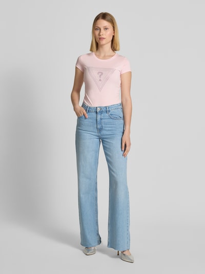 GUESS T-Shirt mit Ziersteinbesatz Rosa 1