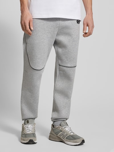 REVIEW Tapered Fit Sweatpants mit Label-Print Hellgrau Melange 4