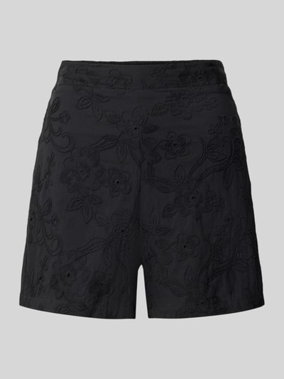 Produktfoto, schwarze Regular Fit Stoffshorts aus reiner Baumwolle Modell 'PCGINGER' von PIECES für Damen, florales Muster, leicht strukturierte Oberfläche.