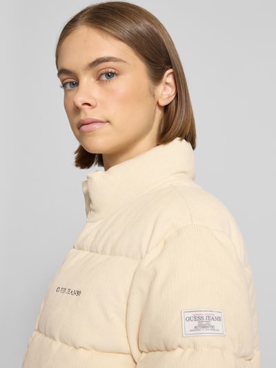 Guess Jeans Steppjacke aus Cord mit Stehkragen und Eingrifftaschen Ecru 3