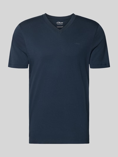 Produktfoto, Regular Fit T-Shirt aus reiner Baumwolle von s.Oliver RED LABEL, jednokolorowy, krój regular fit, aplikacja z metką, dekolt w serek, krótki rękaw, dżersej, bawełna