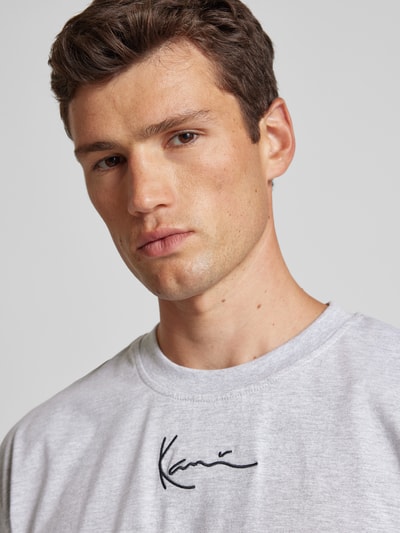 KARL KANI T-Shirt mit Label-Stitching Hellgrau Melange 3