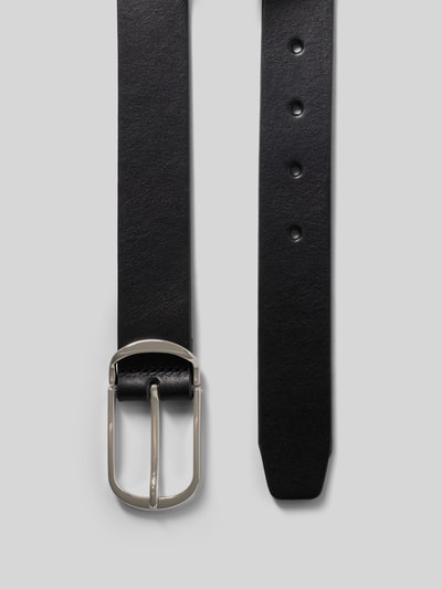 Produktfoto, Ledergürtel mit Dornschließe von LLOYD aus schwarzem, fein genarbtem Echtleder, klassische Form, 3 cm Breite, neutrale Studiobetrachtung.