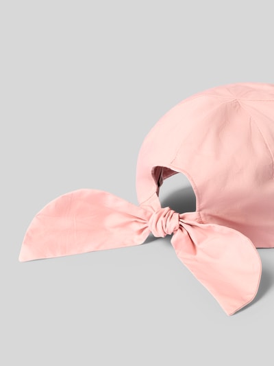 Produktfoto, Basecap mit Label-Patch Modell 'Wupper' von Barts aus reiner Baumwolle in Hellrosa mit verstärktem Schirm und rückseitiger Bindung.
