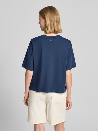 Frauenmodel trägt Damen T-Shirt von Weekend Max Mara, Modell 'SABATO', Optik: Unifarben, Regular-Fit, Feinripp, reine Baumwolle, Ganzkörperansicht Rückansicht.